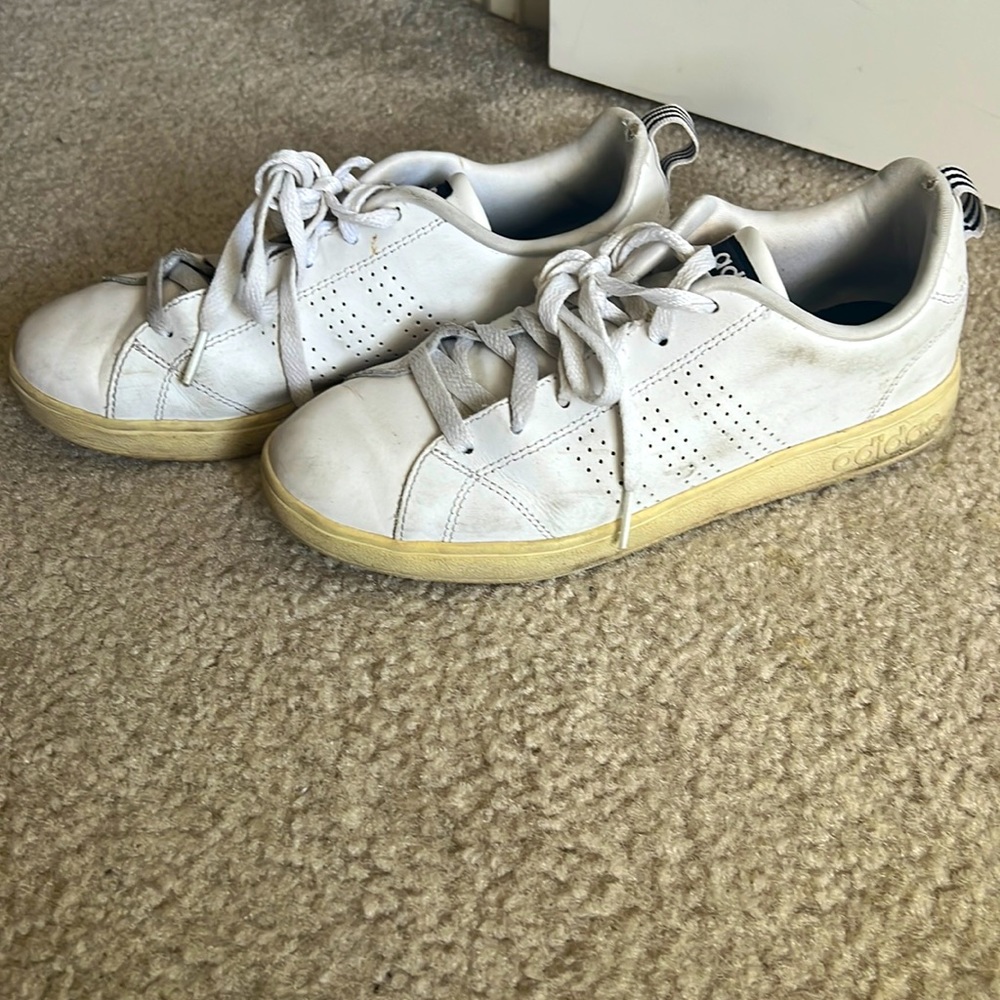Women’s size 7 white Adidas sneakers